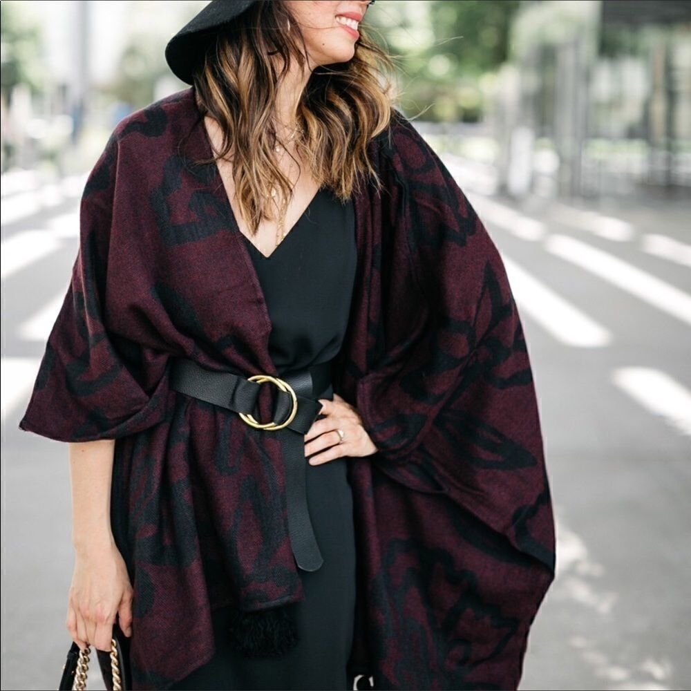 ‎Cleobella Poncho Capelet Wine  Burgundy Black Cape Tassels, One Size